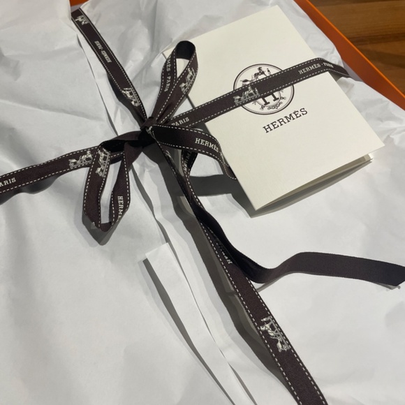 HERMÈS Wool Cashmere Avalon Blanket in Ecru and Blue - Picture 5 of 11